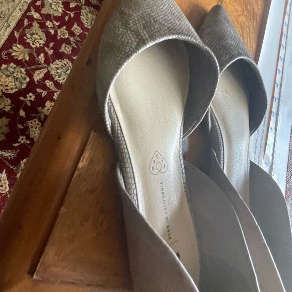 ADAPTABLE FLAT from Stitch Fix! Matches so much! - Picture 2 of 6